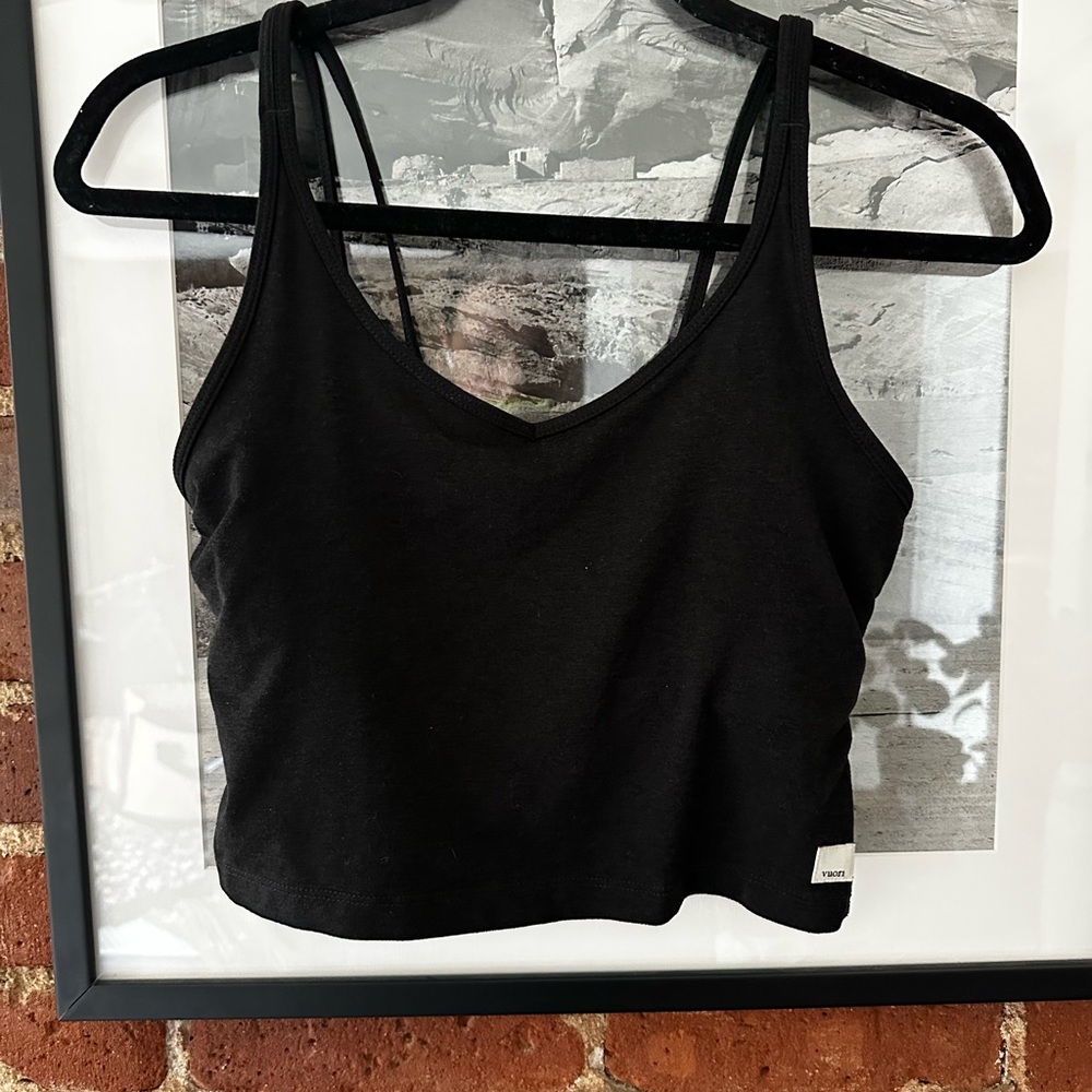 Vuori Black Sleeveless Fitted Camisole